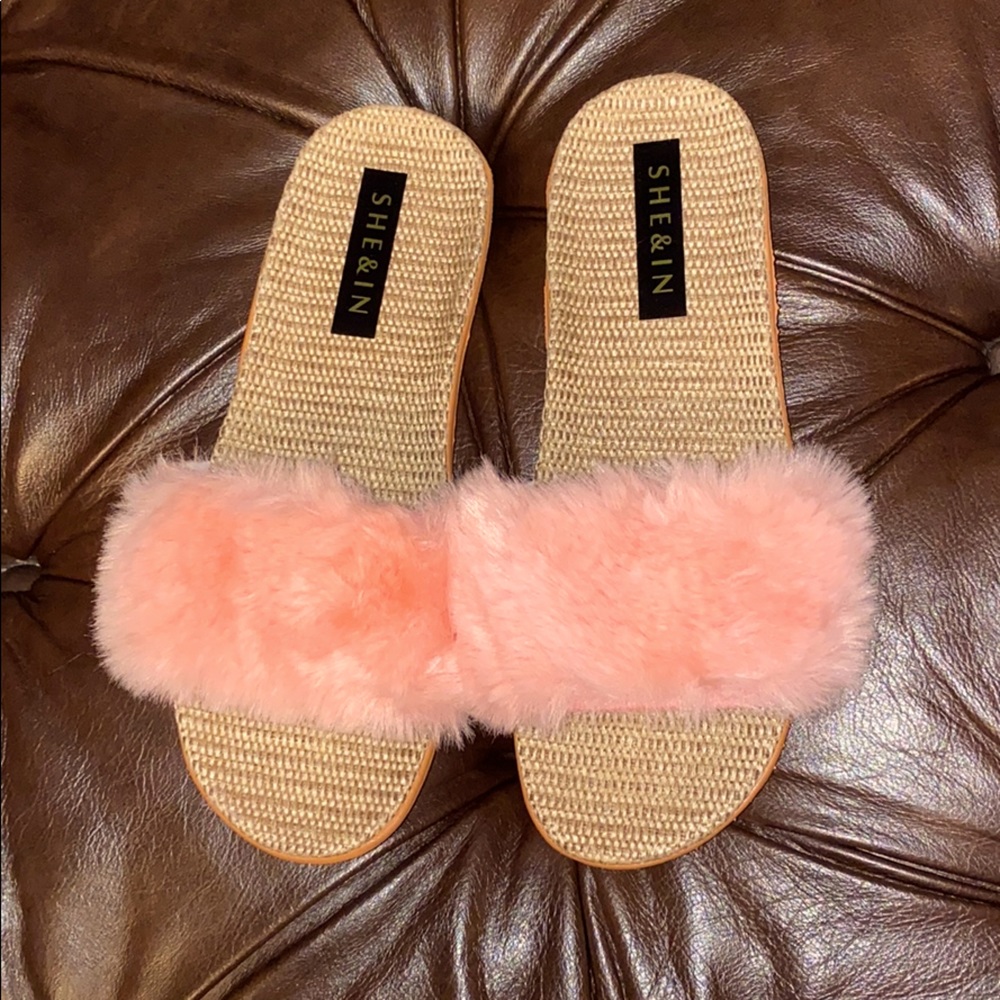 Shien fluffy pink slides
